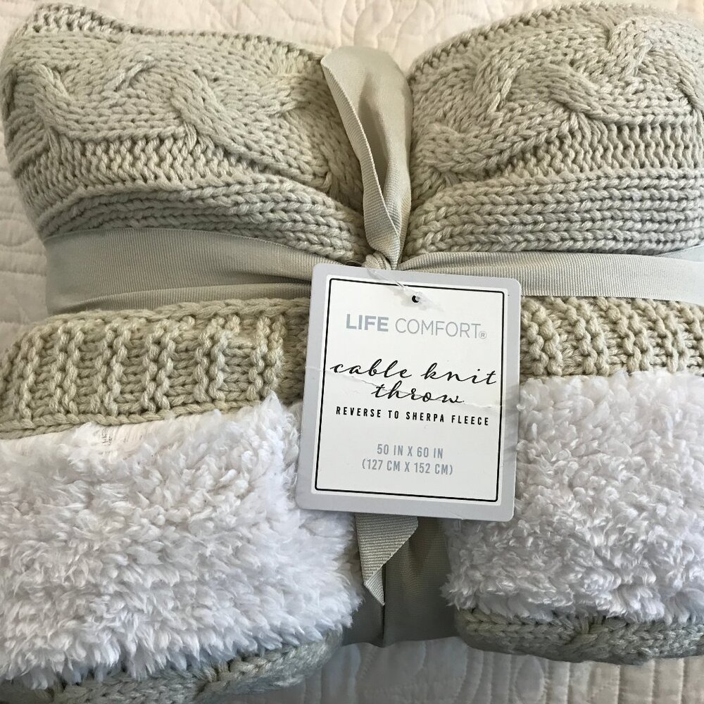 Cozy Cable Knit / Sherpa Fleece Throw – Reversible – Taupe – Brand New with Tags - Picture 2 of 5